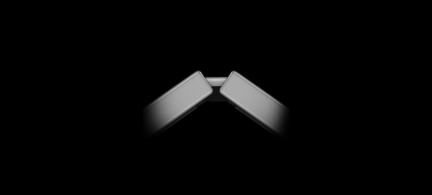 Gros plan sur la charni&egrave;re FlexHinge du Galaxy Z Fold6, partiellement d&eacute;pli&eacute;.