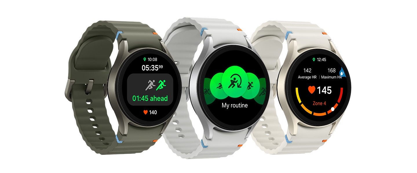 Trois appareils Galaxy Watch7 avec diff&eacute;rents bracelets pr&eacute;sentent chacun diff&eacute;rentes caract&eacute;ristiques&nbsp;: course avec le texte &laquo;&nbsp;01:45 d&rsquo;avance&nbsp;&raquo;, liste d&rsquo;exercices et zone de fr&eacute;quence cardiaque personnalis&eacute;e avec le bouton du mode Water Lock.
