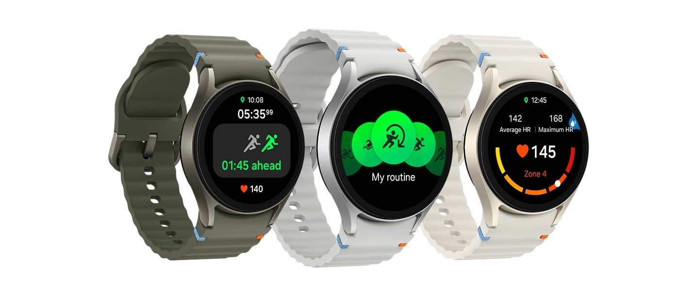 Trois appareils Galaxy Watch7 avec diff&eacute;rents bracelets pr&eacute;sentent chacun diff&eacute;rentes caract&eacute;ristiques&nbsp;: course avec le texte &laquo;&nbsp;01:45 d&rsquo;avance&nbsp;&raquo;, liste d&rsquo;exercices et zone de fr&eacute;quence cardiaque personnalis&eacute;e avec le bouton du mode Water Lock.