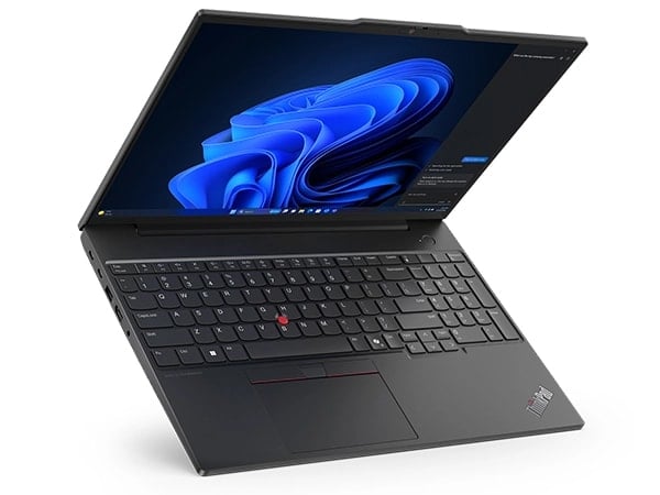 Aperçu du côté gauche du portable Lenovo ThinkPad E16 Gen 2 (16'' Intel), ouvert, montrant l’écran et le clavier.