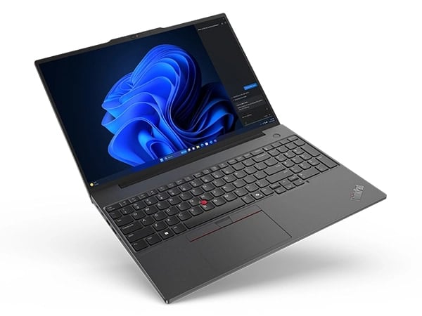 Aperçu du côté gauche du portable Lenovo ThinkPad E16 Gen 2 (16'' Intel), ouvert, montrant l’écran et le clavier.