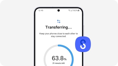 Un smartphone affichant un processus de transfert de donn&eacute;es.