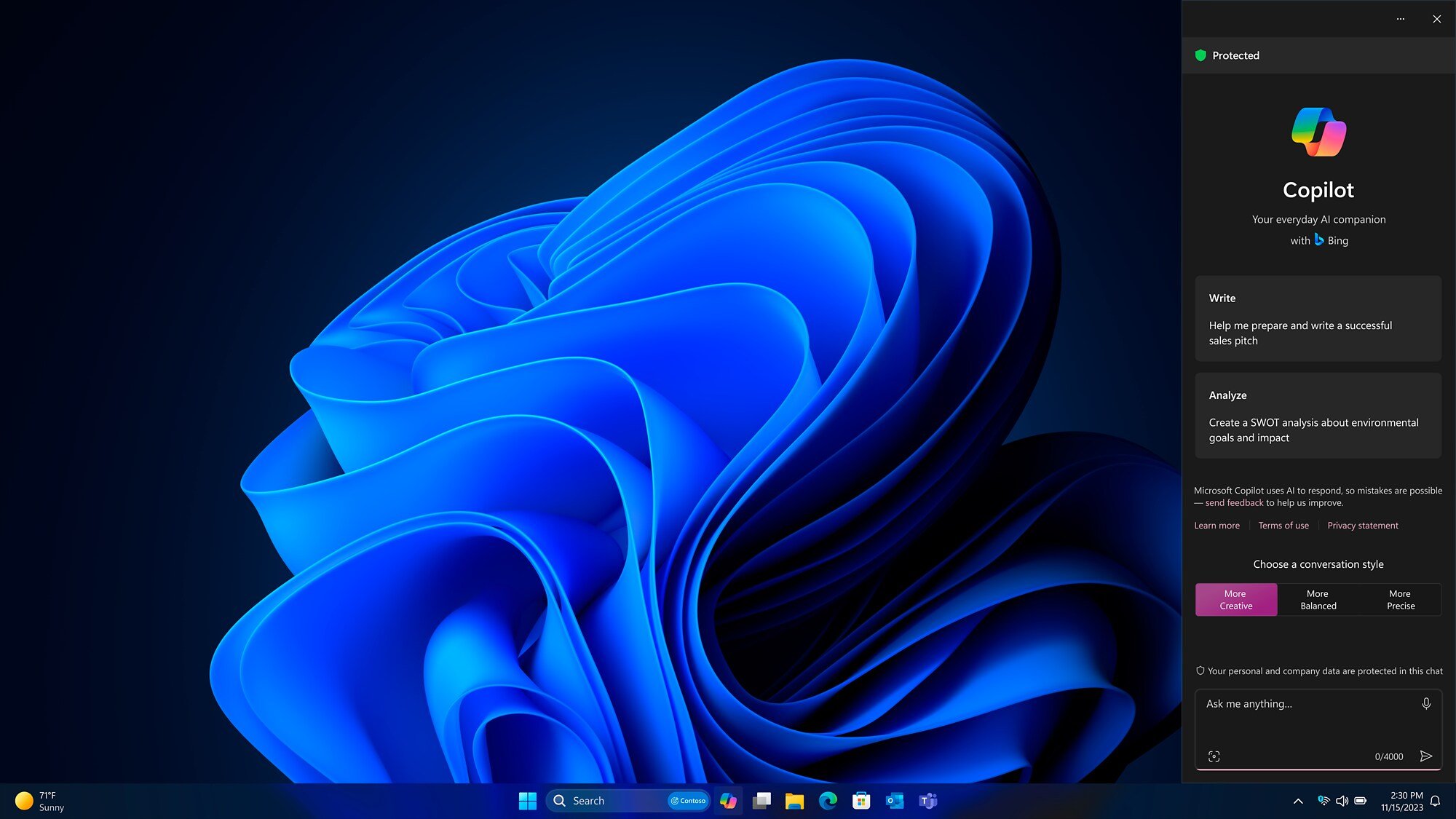 Logo bleu Microsoft Windows 11 en arrière-plan sur la page d’accueil de l’ordinateur portable et Copilot ouvert.
