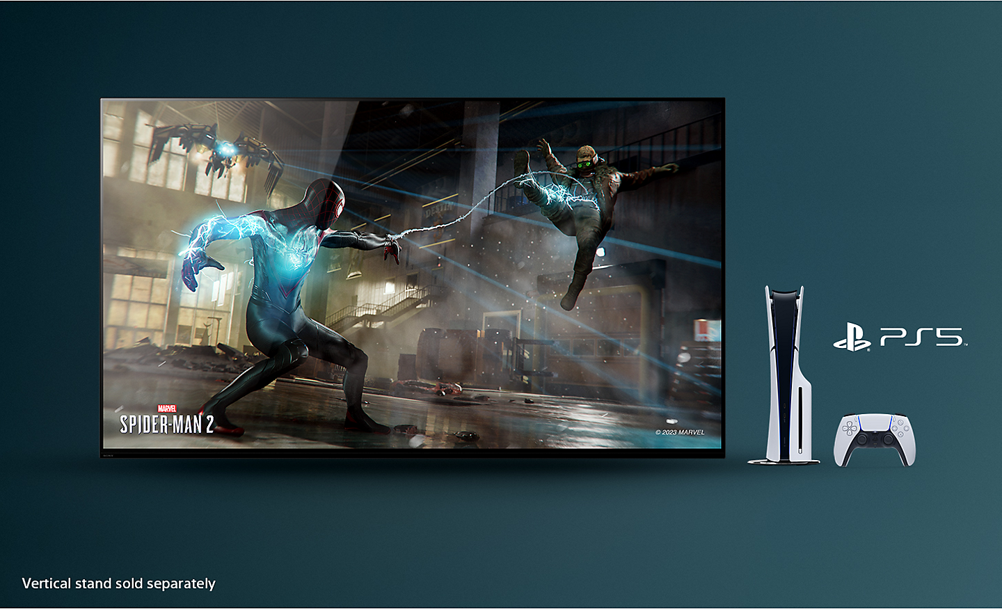 Un t&eacute;l&eacute;viseur avec une capture d'&eacute;cran de SPIDER-MAN&nbsp;2 de Marvel, ainsi qu'une console PlayStation&reg;&nbsp;5 et une manette de jeu &agrave; droite
