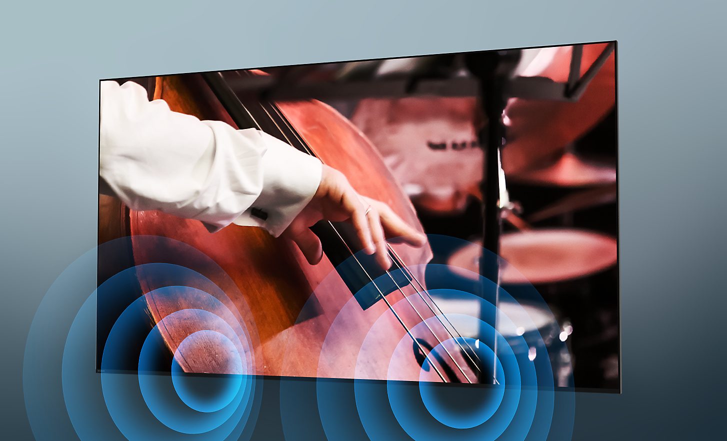 Vue oblique d'un téléviseur avec un musicien jouant de la contrebasse et des ondes sonores projetées depuis l'écran