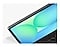 Gros plan de la Galaxy Tab S10 FE+ avec un clavier Book Cover Slim pour mettre en valeur le design fin de la couverture.
