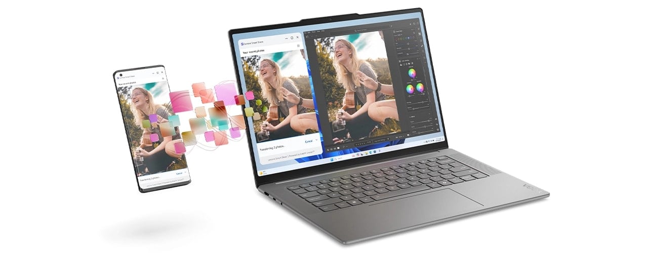 Un smartphone à droite d'un Yoga Slim 7i Gen 9 Aura Edition (15″ Intel) ouvert, avec des graphismes colorés reliant les deux.