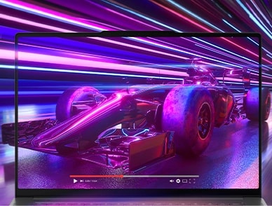 Une voiture de course sur l'écran, avec des lignes de mouvement en arrière-plan, de la Yoga Slim 7i Gen 9 Aura Edition (15″ Intel)