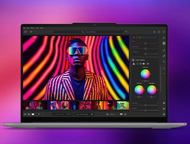Vue de face, avec une figure colorée sur l'écran, du Yoga Slim 7i Gen 9 Aura Edition (15″ Intel)