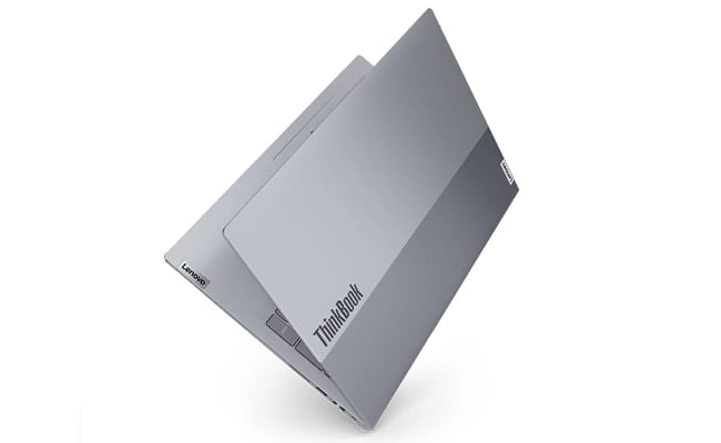 L'ordinateur portable Lenovo ThinkBook 16 Gen 8 (Intel) est fin et léger avec une construction durable.