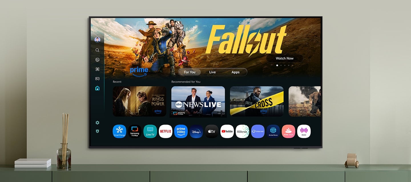 One UI Tizen&rsquo;s home screen, with the various apps and services available, is displayed on a TV in a living room.