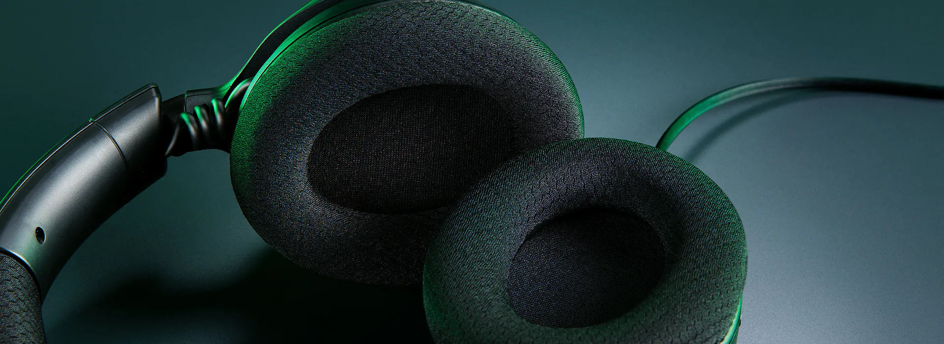 Coussins hybrides en tissu et mousse &agrave; m&eacute;moire de forme en similicuir