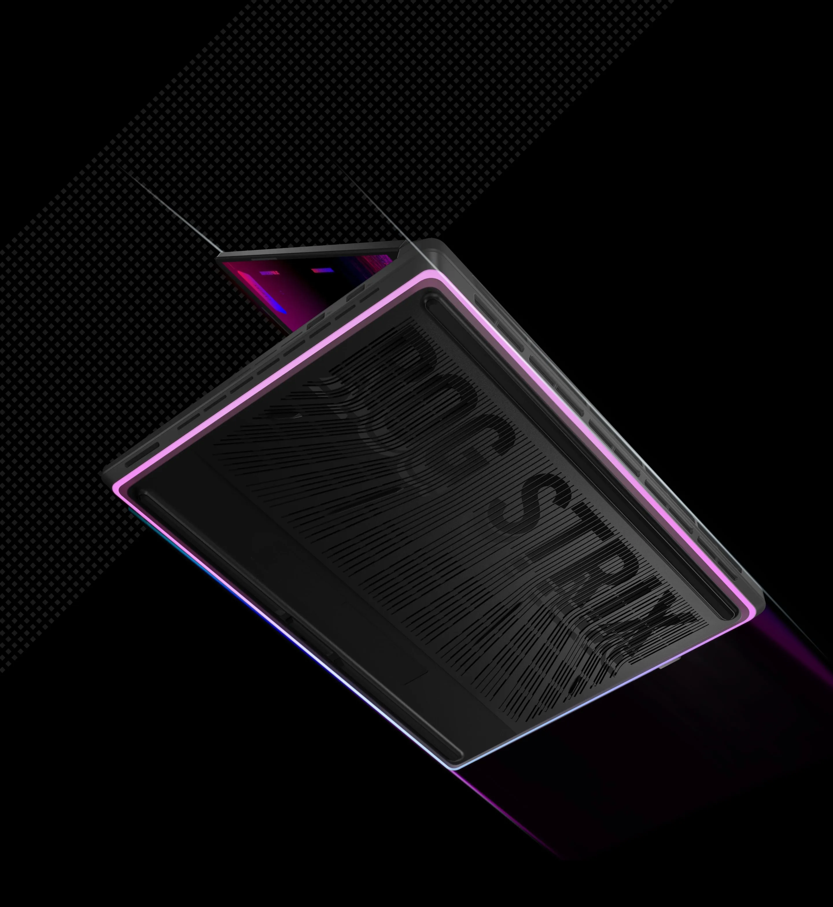 Le dessous d'un ordinateur portable ROG Strix avec des &eacute;clairages roses et bleus entourant le ch&acirc;ssis.