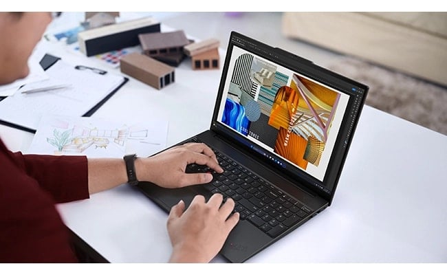 L'ordinateur portable Lenovo ThinkPad E16 Gen 3 (16" Intel) répond aux tâches les plus exigeantes pour une productivité optimale.