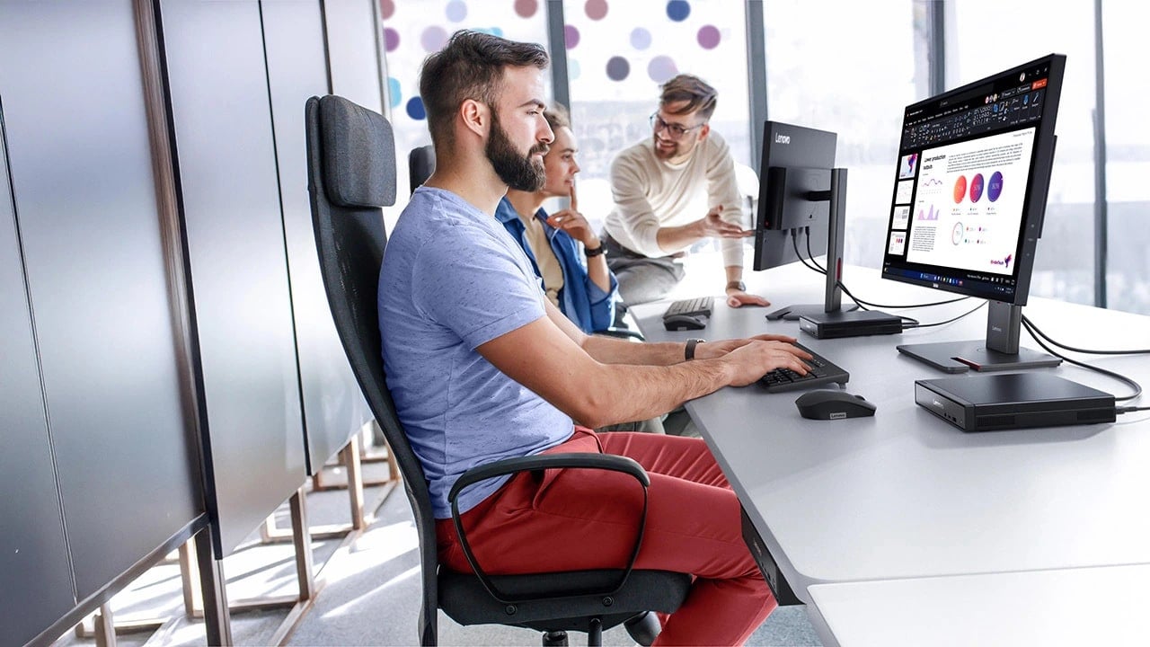 Travaillez sur des graphismes, l'édition et d'autres tâches complexes avec fluidité sur le PC Lenovo ThinkCentre Neo 50q Gen&nbsp;5 Tiny.