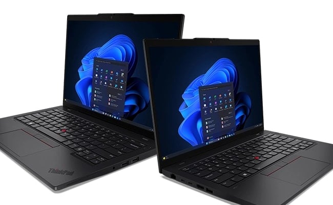 Deux ordinateurs portables Lenovo ThinkPad L14 Gen 6 (Intel 14 pouces) : vues avant droit et gauche, capots ouverts, avec le menu Windows 11 devant l'arrière-plan Windows Bloom sur l'écran