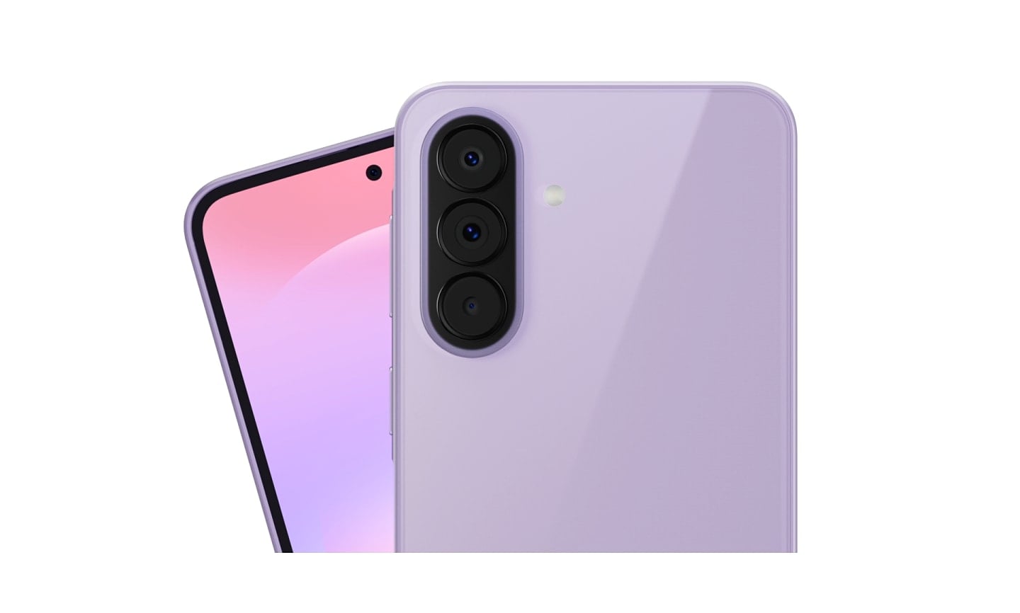 "Le smartphone Samsung Galaxy&nbsp;A37 5G couleur Lavande met en valeur son design élégant. Gros plan sur l’arrière et l’avant du Galaxy&nbsp;A37 5G avec des reflets de lumière sur la finition en verre brillant. "