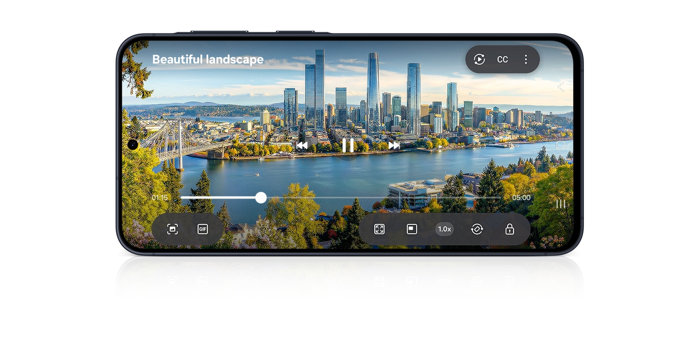 Une vidéo est présentée à l’écran du Galaxy A57 5G en mode paysage. La vidéo montre une vue large d’une ville au bord d’une rivière, en zoomant progressivement sur ses bâtiments denses.
