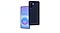 Le Galaxy A57 5G de couleur Awesome Navy est présenté en vue latérale pour mettre en évidence son profil fin. L’appareil pivote pour montrer un gros plan de l’arrière avec le module à triple appareil photo, puis l’avant pour mettre en évidence les bordures fines de l’écran et l’appareil photo frontal. L’appareil pivote à nouveau pour présenter une vue complète du Galaxy A57 de face et de l’arrière, en mettant en évidence l’ensemble du design élégant.