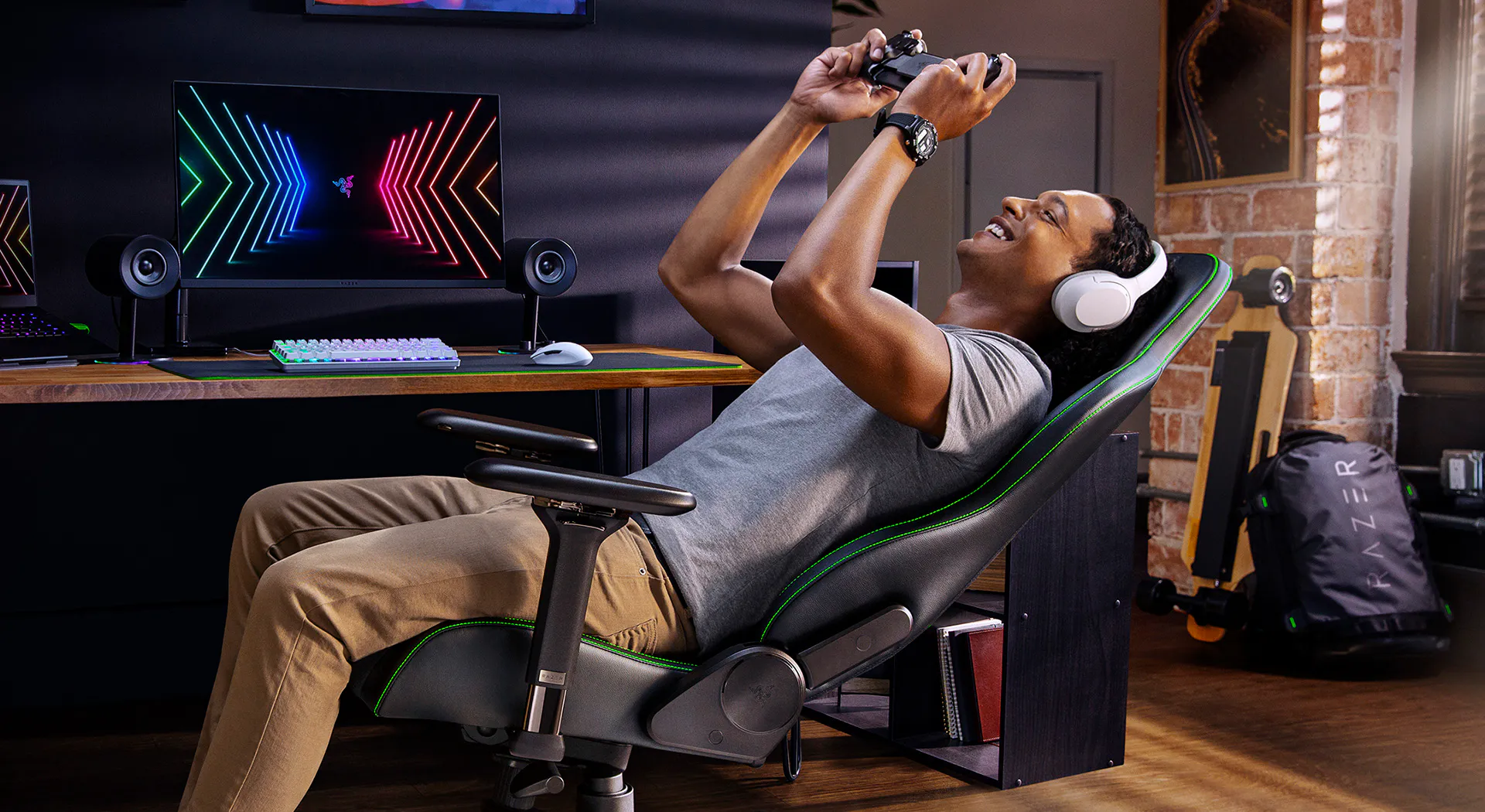 One of the best gaming chair with reactive seat tilt and up to 152° recline for intuitive comfort.