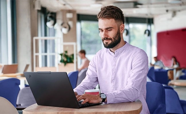 Le portable Lenovo ThinkPad E14 Gen 7 (AMD 14 pouces) offre une sécurité de niveau entreprise protégeant les données et l'appareil avec des fonctionnalités avancées, que vous travailliez dans un bureau ou un espace public.