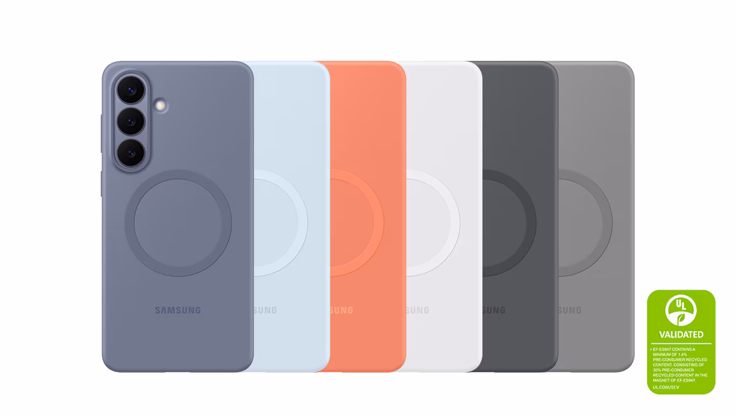 Six appareils Galaxy&nbsp;S26+ sont alignés dans une coque magnétique en silicone de couleur bleu violacé, bleu clair, rouge corail, blanc, noir et gris. Une marque de validation de la déclaration environnementale UL est présentée «&nbsp;VALIDÉ PAR UL. L’EF-ES947 CONTIENT AU MOINS 1,4&nbsp;% DE MATÉRIAUX RECYCLÉS AVANT CONSOMMATION, DONT 30&nbsp;% DE MATÉRIAUX RECYCLÉS AVANT CONSOMMATION DANS L’AIMANT DE L’EF-ES947. UL.COM/ECV&nbsp;».