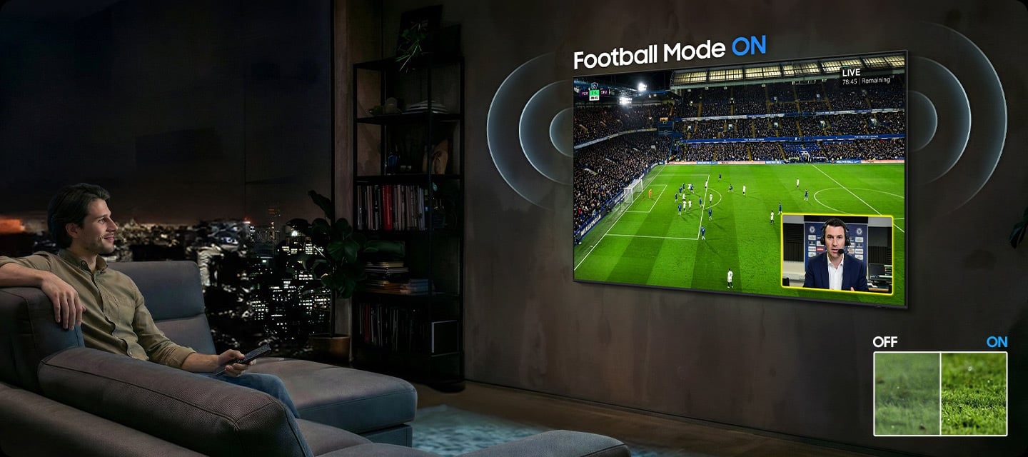 Un homme profite d’un son clair de la foule et des commentateurs, ainsi que de visuels nets et vibrants, avec le mode Football activé en comparaison du mode désactivé sur le téléviseur Samsung.