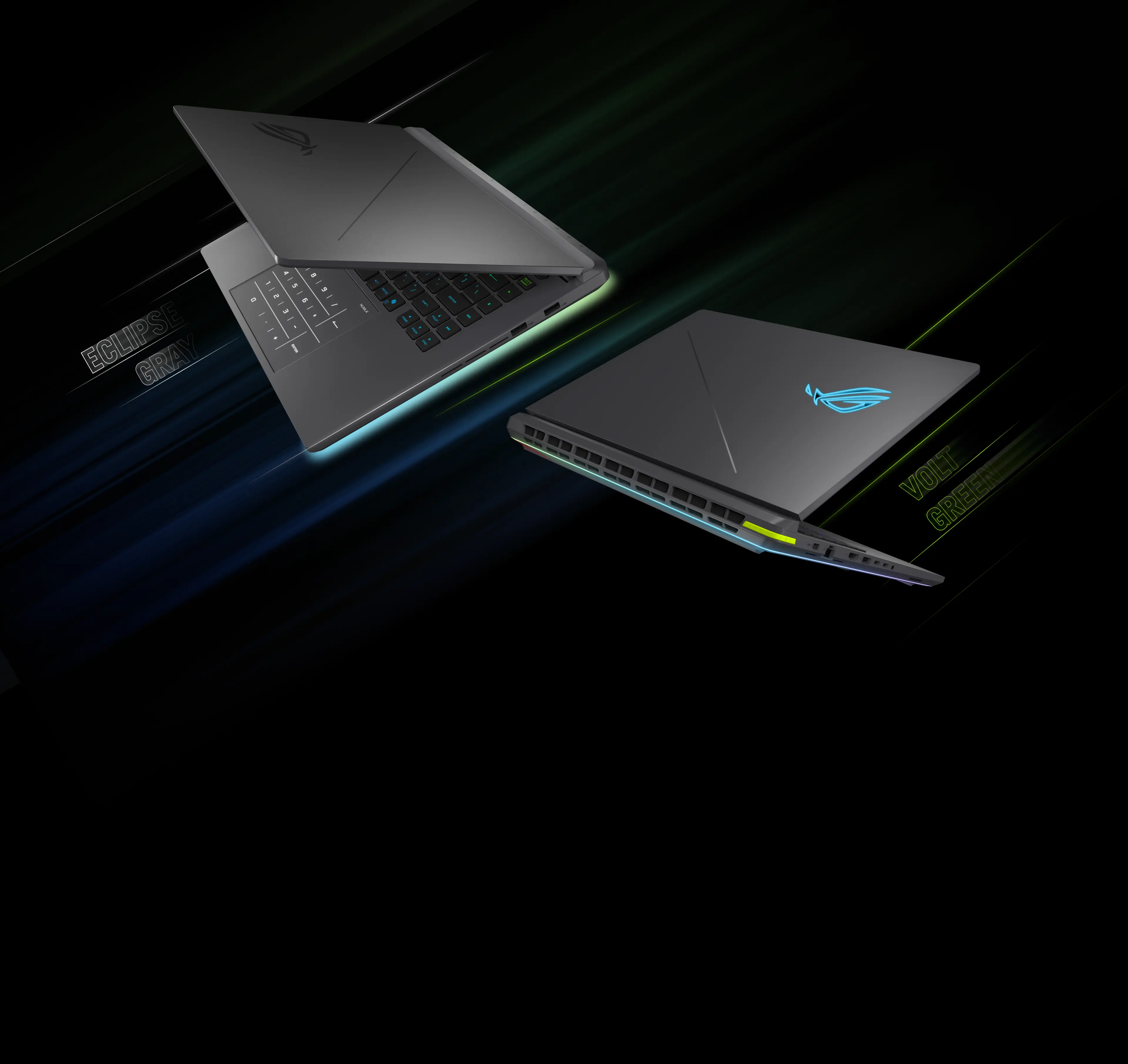 Deux ordinateurs portables ROG Strix flottant sur un fond noir avec les couvercles partiellement ouverts.