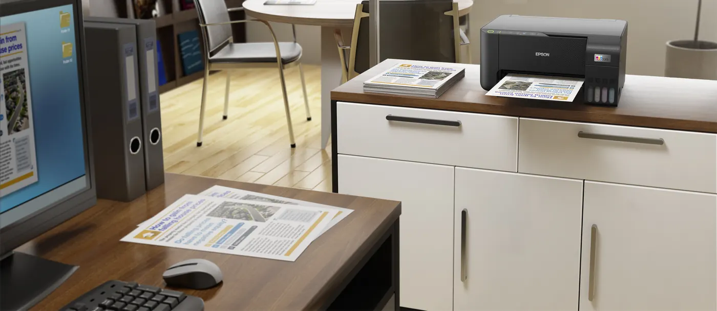 EcoTank L3250 posée sur un buffet dans un bureau à domicile, à l'écart du poste de travail