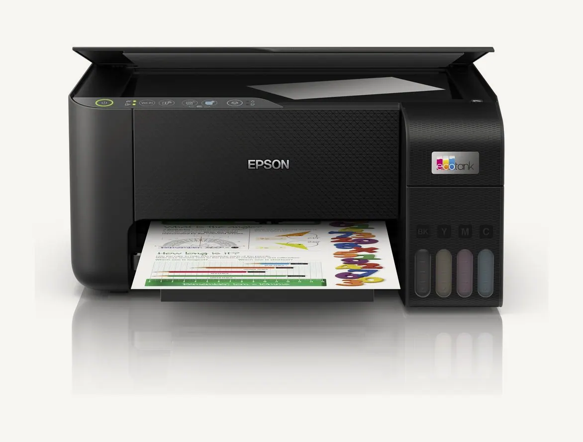 Epson EcoTank L3250 vue de face, page couleur en sortie et quatre réservoirs d'encre visibles en façade