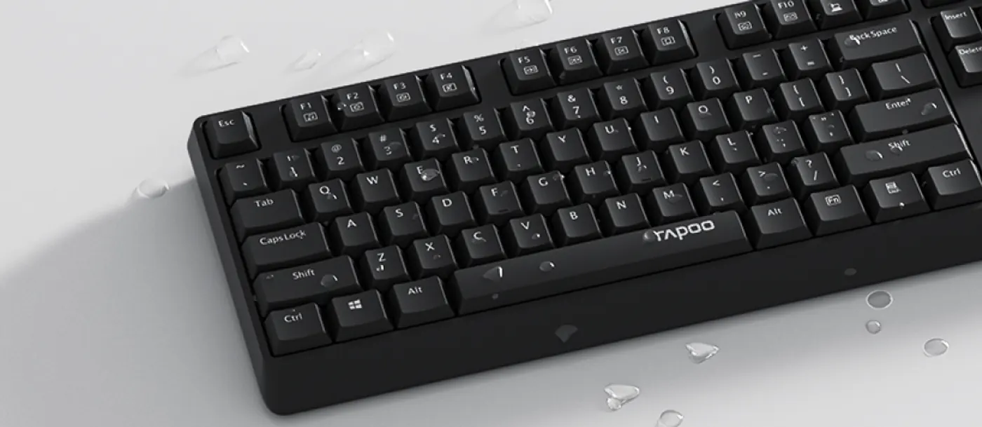Clavier filaire Rapoo NK1900 noir entouré de gouttes d'eau