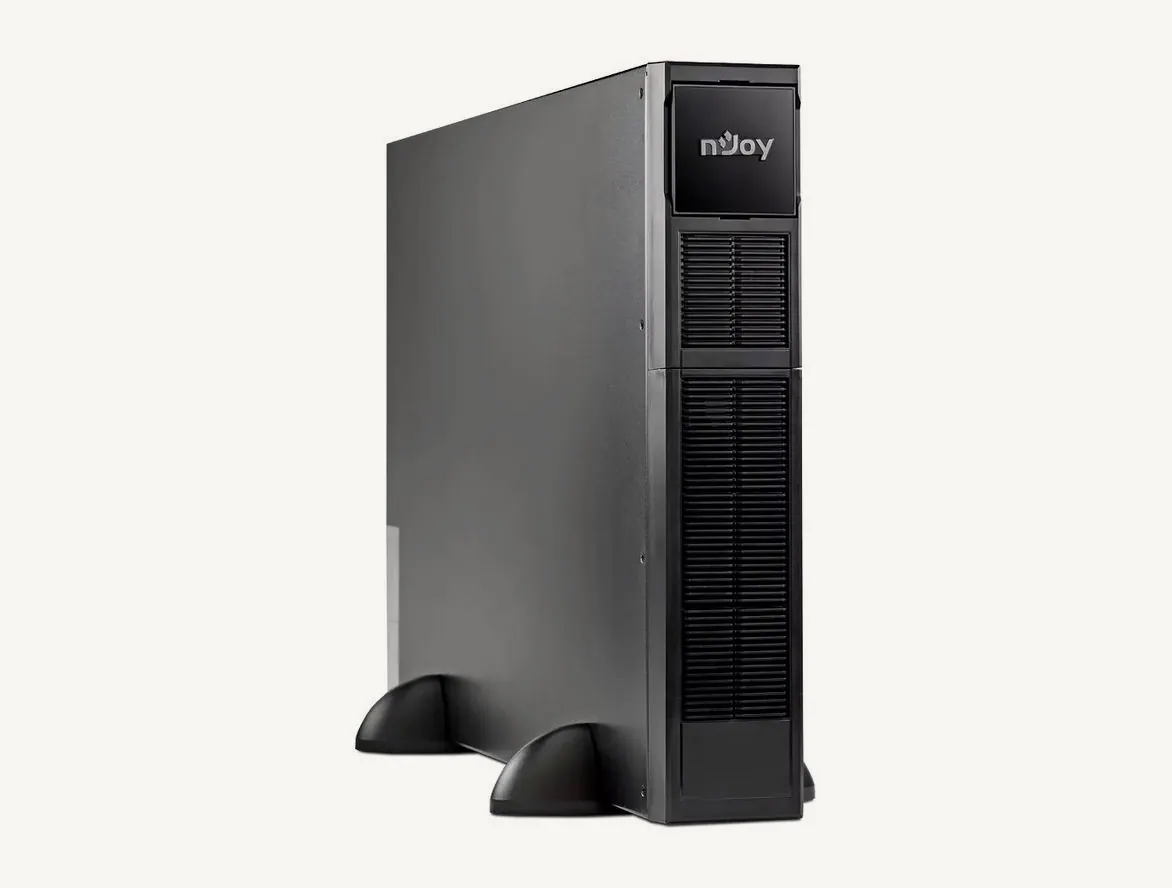 Armoire de batteries nJoy Balder 2U posée en tour sur ses deux pieds, façade noire au logo nJoy