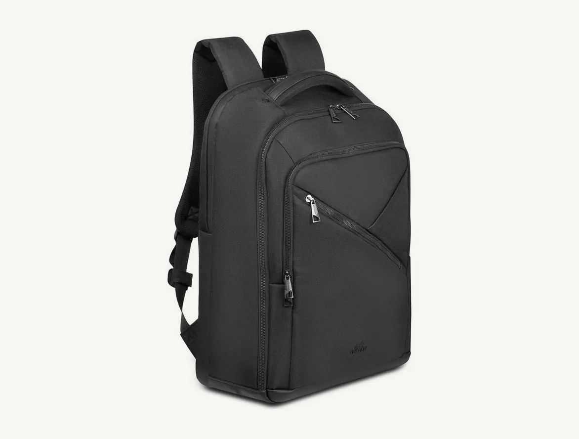 Sac à dos Rivacase Clark 8164 noir vu de trois quarts, poche avant en diagonale