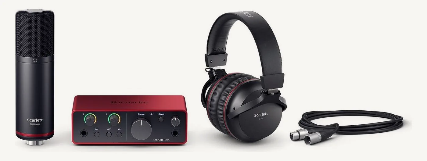 Contenu du pack Scarlett Solo Studio aligné : micro CM25 MkIII, interface Scarlett Solo, casque SH-450 et câble XLR