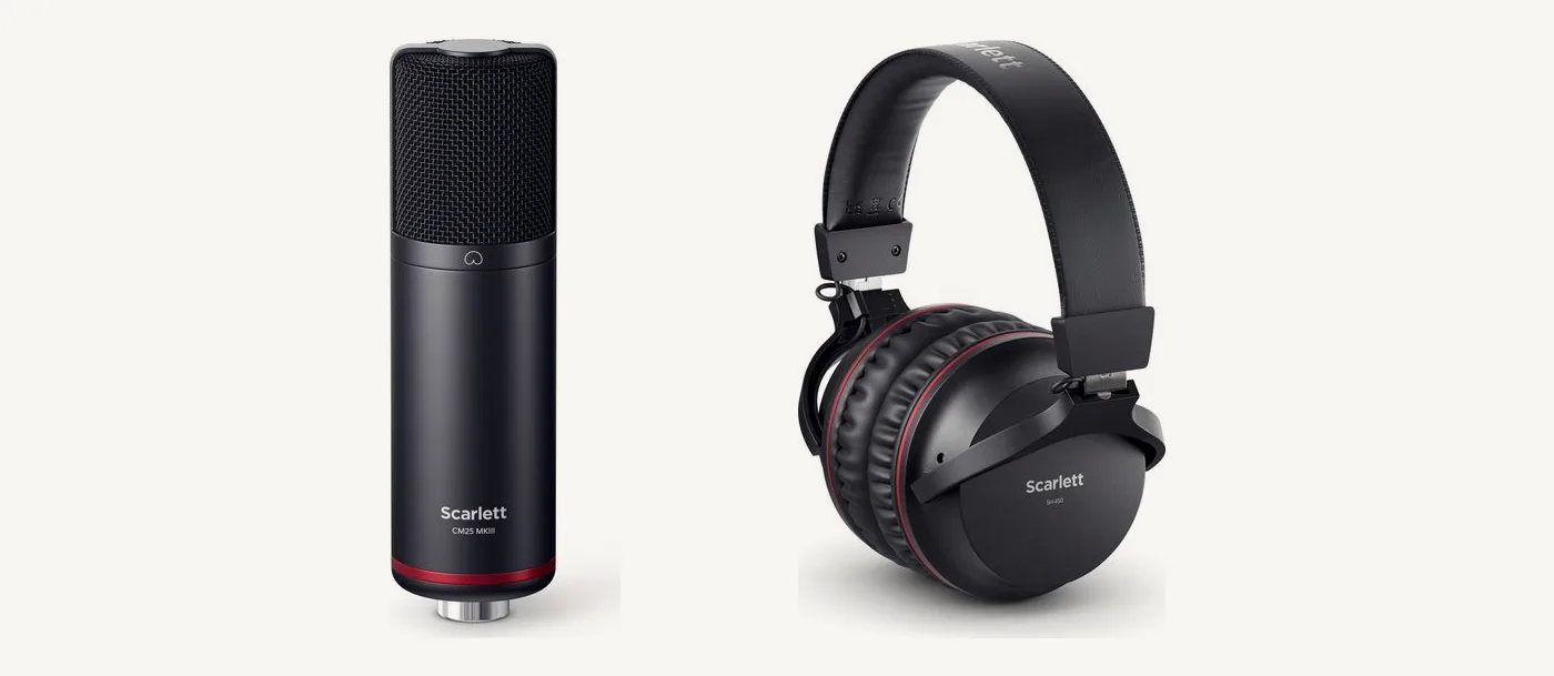 Micro statique Scarlett CM25 MkIII et casque fermé Scarlett SH-450 côte à côte