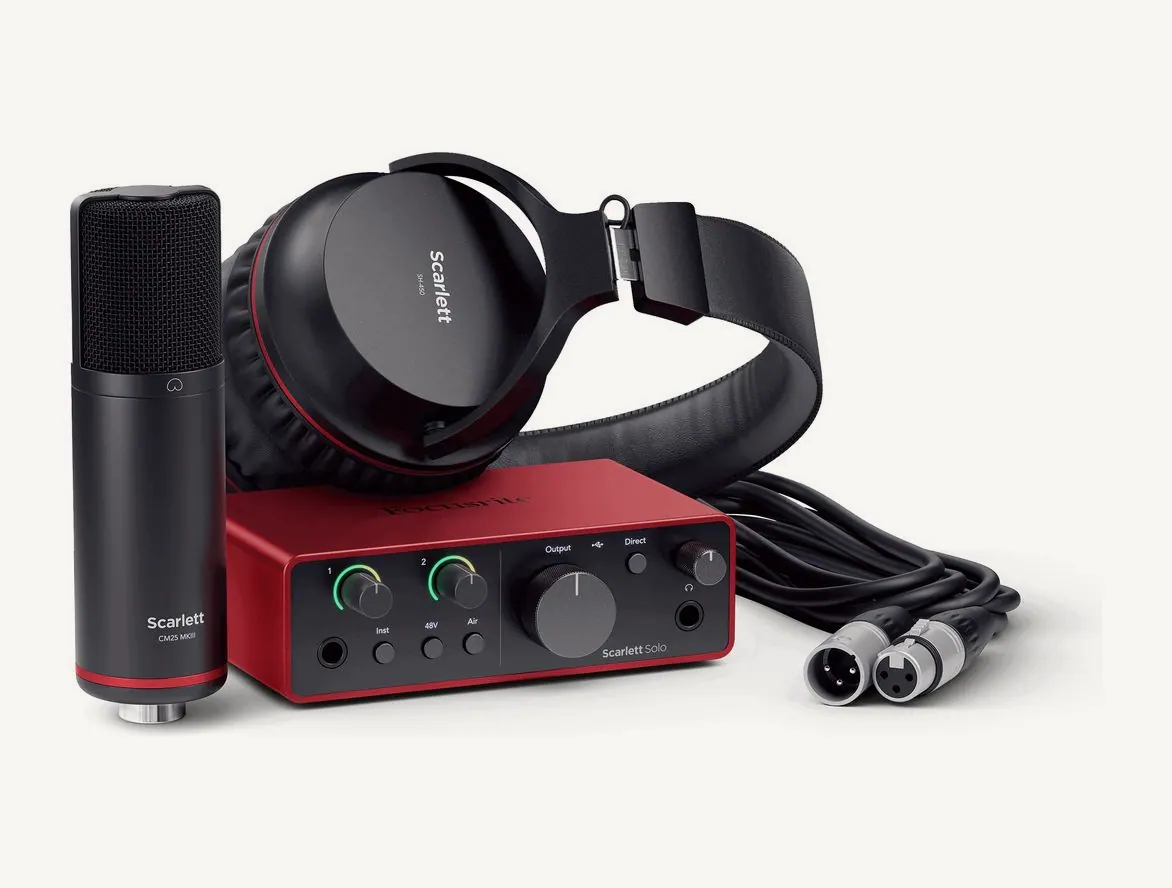 Pack Focusrite Scarlett Solo Studio : interface Scarlett Solo rouge, micro CM25 MkIII noir, casque SH-450 et câble XLR
