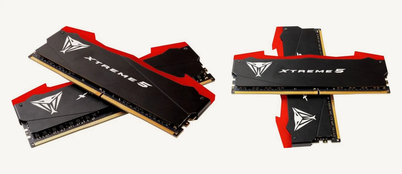 Les deux barrettes du kit Patriot Viper Xtreme 5 non RGB, dissipateurs noirs et barres rouges, posées en croix