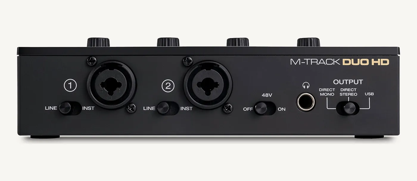 Façade de la M-Track Duo HD : deux entrées combo XLR et jack avec sélecteurs Line et Inst, interrupteur 48V, prise casque et commutateur Direct Mono, Direct Stereo, USB
