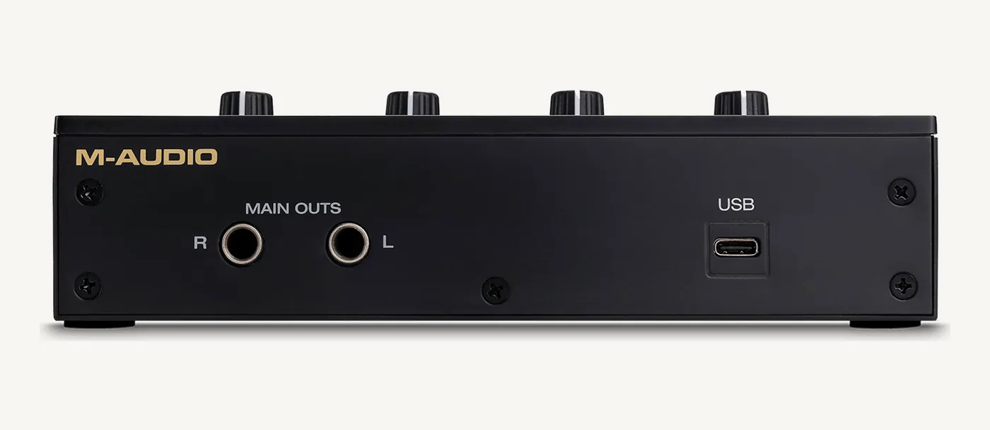 Face arrière de la M-Track Duo HD : deux sorties principales jack droite et gauche et port USB-C