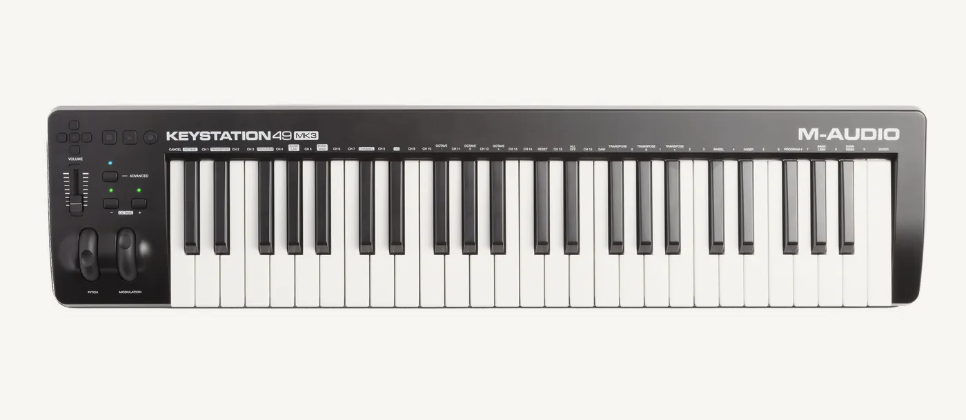 Keystation 49 MK3 vu de dessus, avec les fonctions sérigraphiées au-dessus des touches