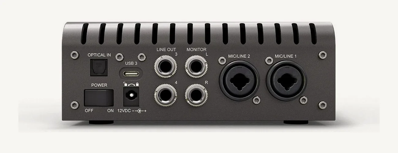 Face arrière de l'Apollo Twin X USB : entrée optique, port USB 3 de type C, alimentation 12 V, sorties ligne 3-4, sorties moniteur et deux entrées combo