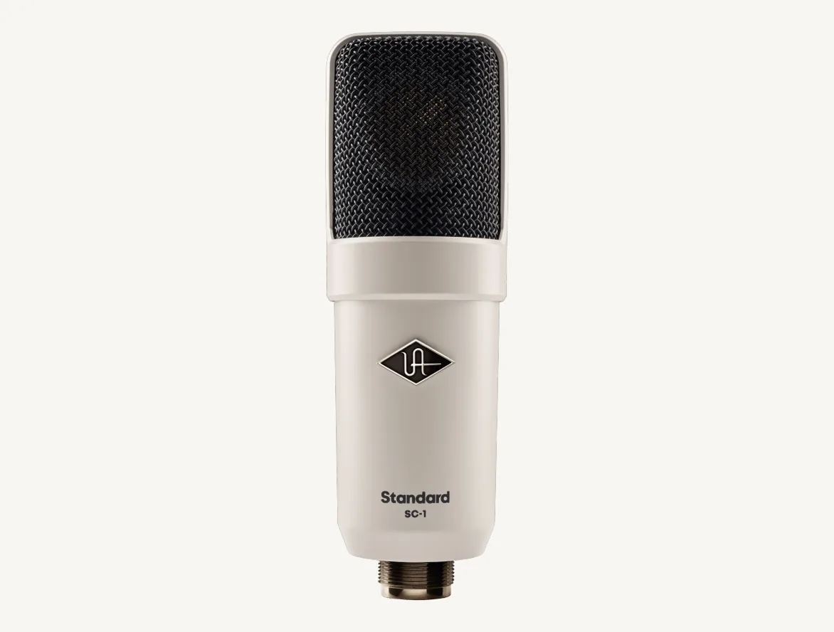 Micro à condensateur Universal Audio SC-1 vu de face, badge UA et grille noire