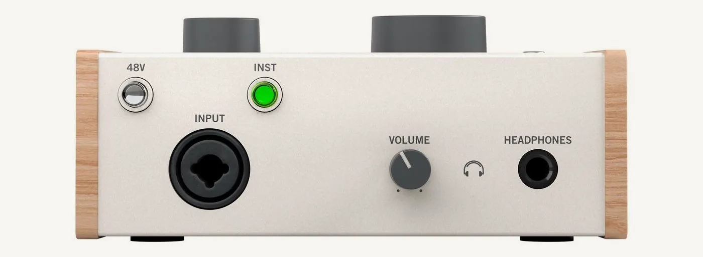 Face avant de la Volt 176 : bouton 48V, entrée combo, bouton INST, volume et prise casque