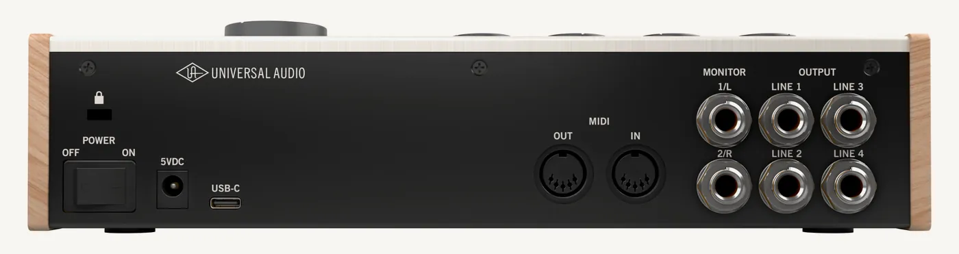 Face arrière de la Volt 476P : interrupteur, entrée 5 V CC, USB-C, MIDI, sorties Monitor et sorties ligne 1 à 4