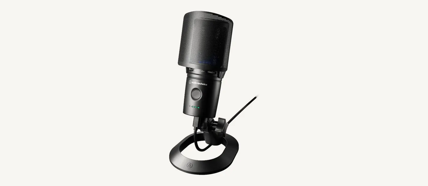 AT2020USB-XP sur son support de bureau, filtre anti-pop et câble USB