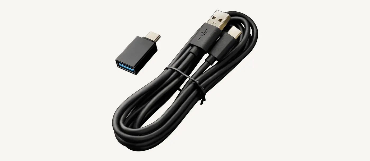 Câble USB-C vers USB-A et adaptateur USB-A vers USB-C fournis