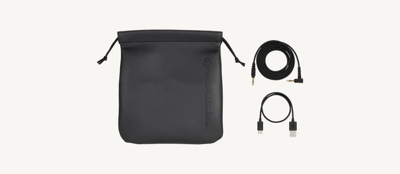 Accessoires de l'ATH-M50xBT2 : pochette, câble audio à fiche coudée et câble USB-A vers USB-C