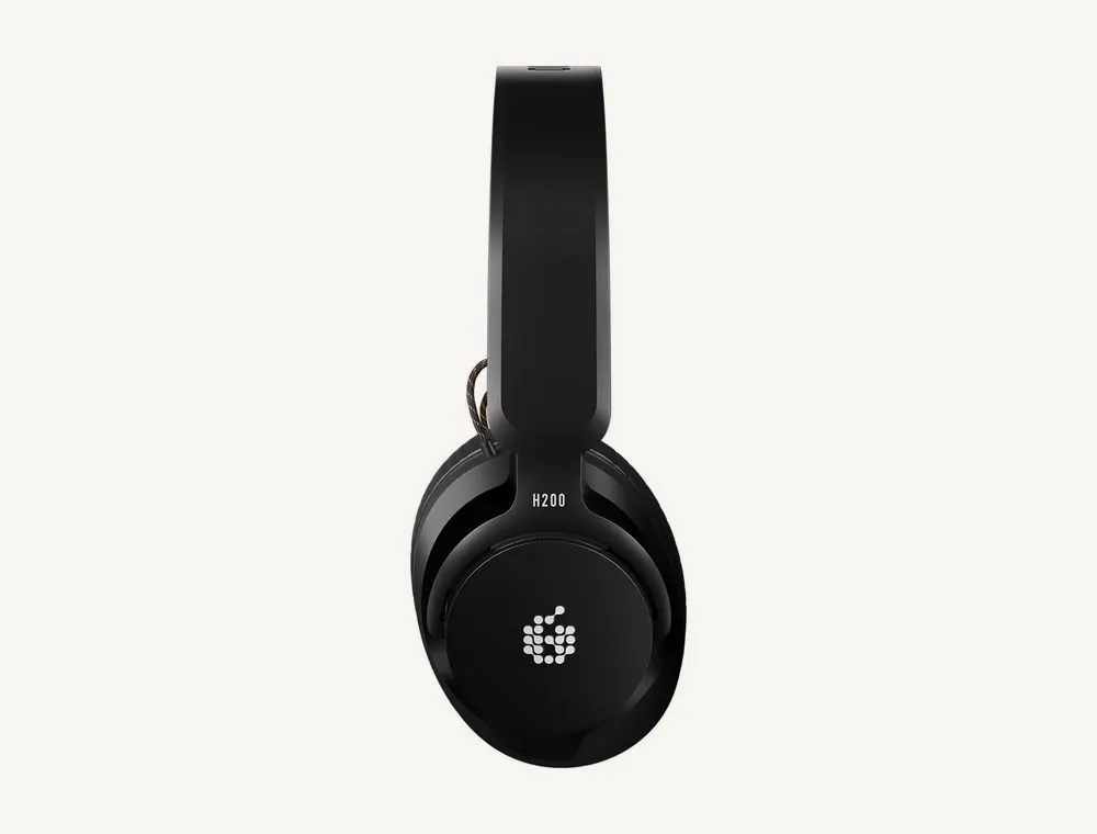 Casque ADAM Audio H200 de profil : oreillette, étrier en aluminium et arceau