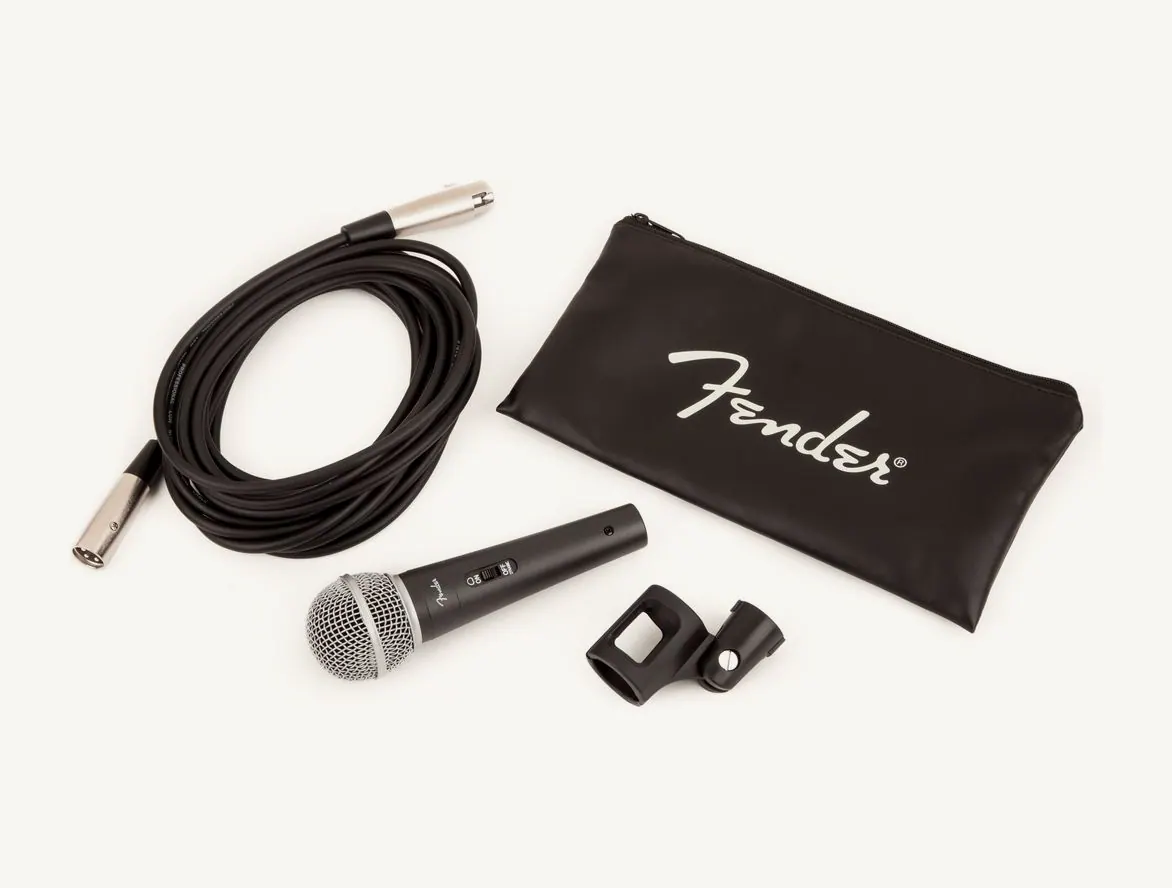 Kit Fender P-52S : micro dynamique, câble XLR, pince de pied et pochette zippée