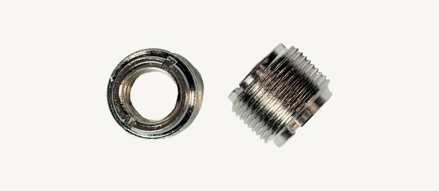 Deux adaptateurs de filetage Yellow Cable B35 en métal argenté, vus de face et de profil